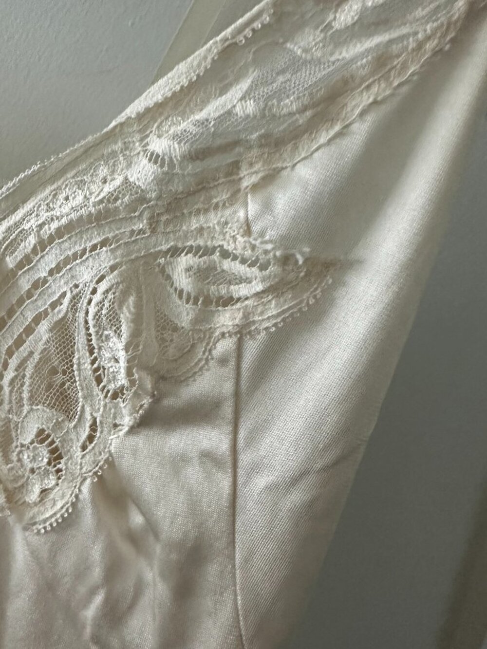 Vintage lace nightgown - Picture 2 of 4